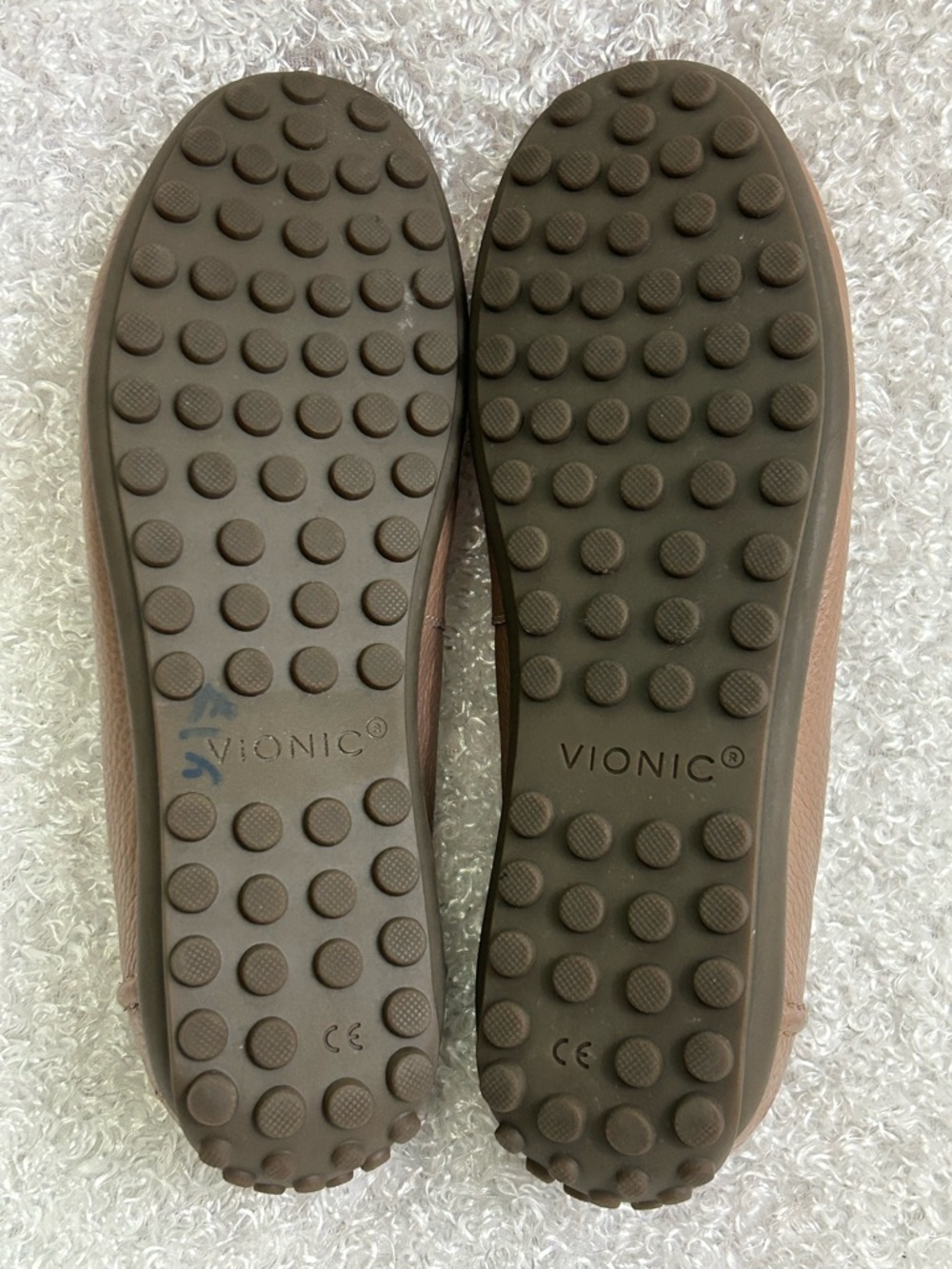 Vionic - Picture 6 of 7